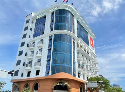 Kính hộp xanh biển, kính mặt dựng cong xanh biển công trình Phan Thiết