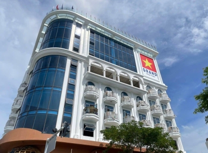 Kính hộp xanh biển, kính mặt dựng cong xanh biển công trình Phan Thiết