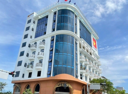 Kính hộp xanh biển, kính mặt dựng cong xanh biển công trình Phan Thiết