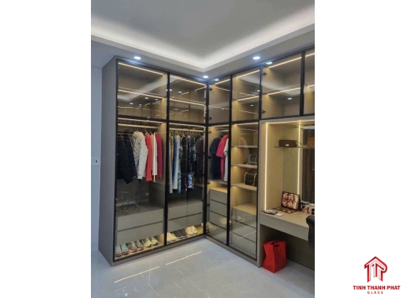 kính màu trang trí tủ áo nội thất