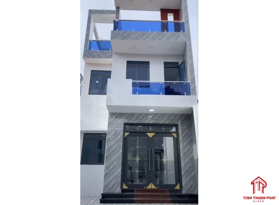 Lan can kính cường lực 