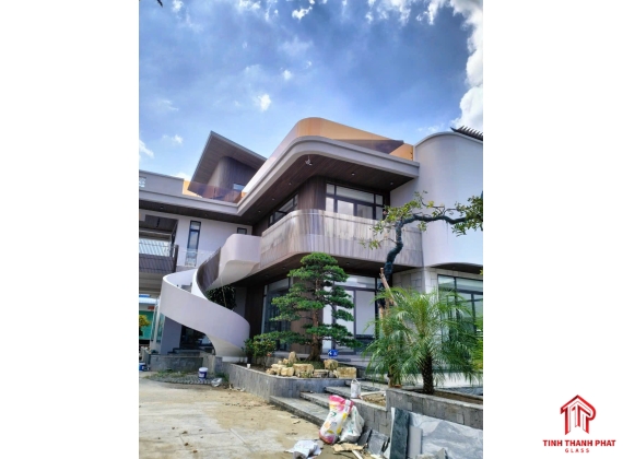Lan can kính cường lực 